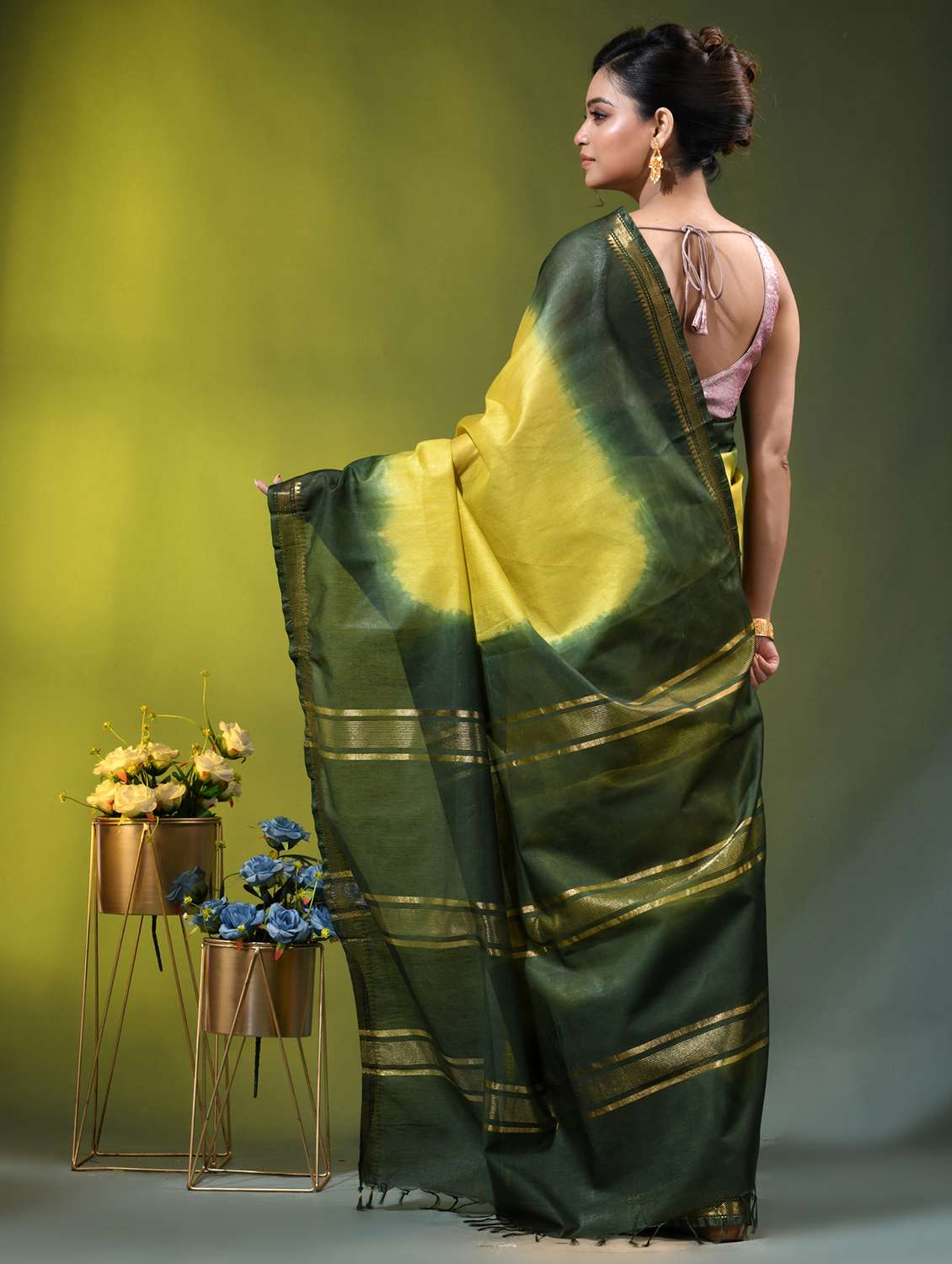 women solid with bordered saree with blouse - 22686242 -  Standard Image - 3