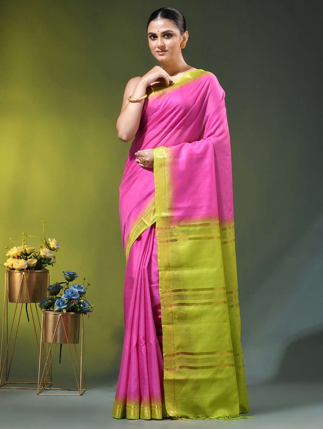 women solid with bordered saree with blouse