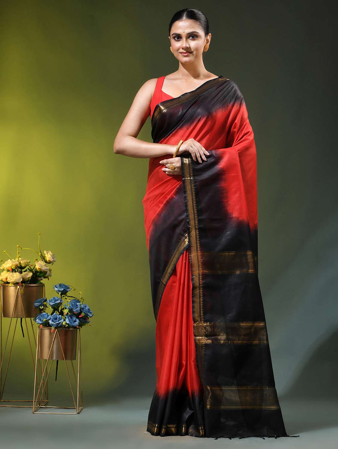 women solid with bordered saree with blouse