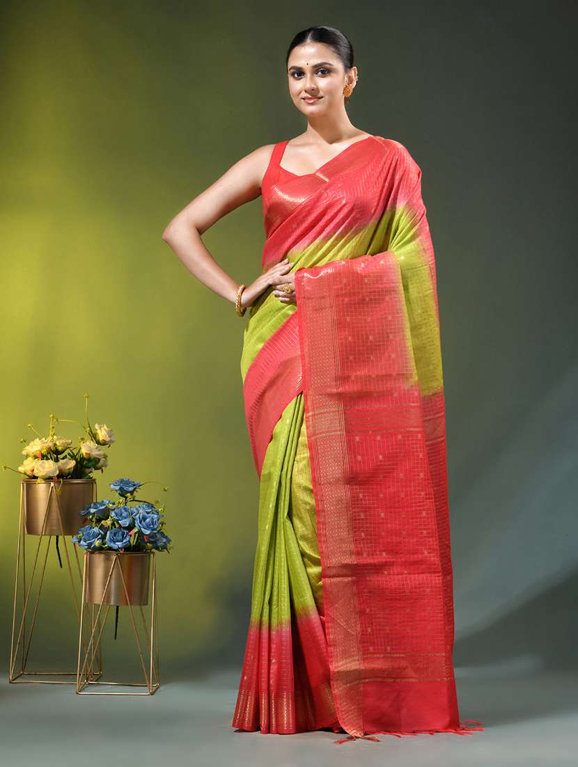 women self design handloom saree with blouse
