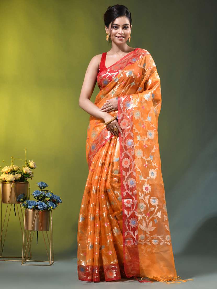 women self design handloom saree with blouse