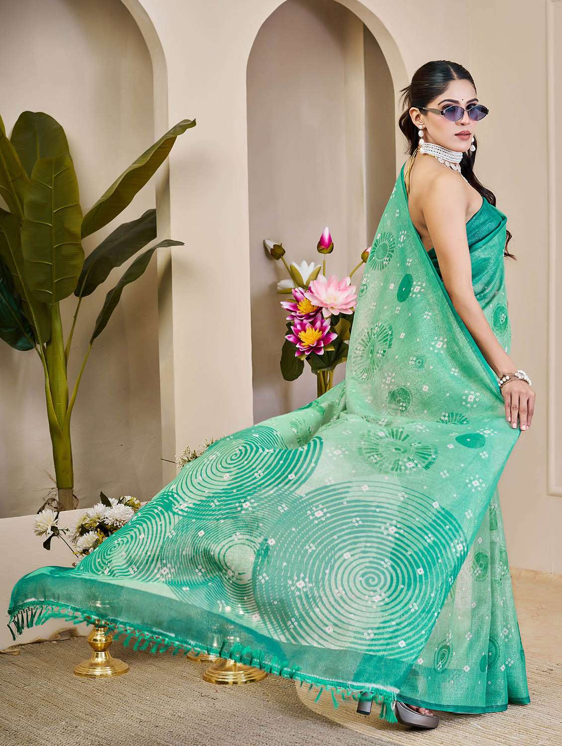 women printed casual wear saree with blouse - 22686629 -  Standard Image - 3