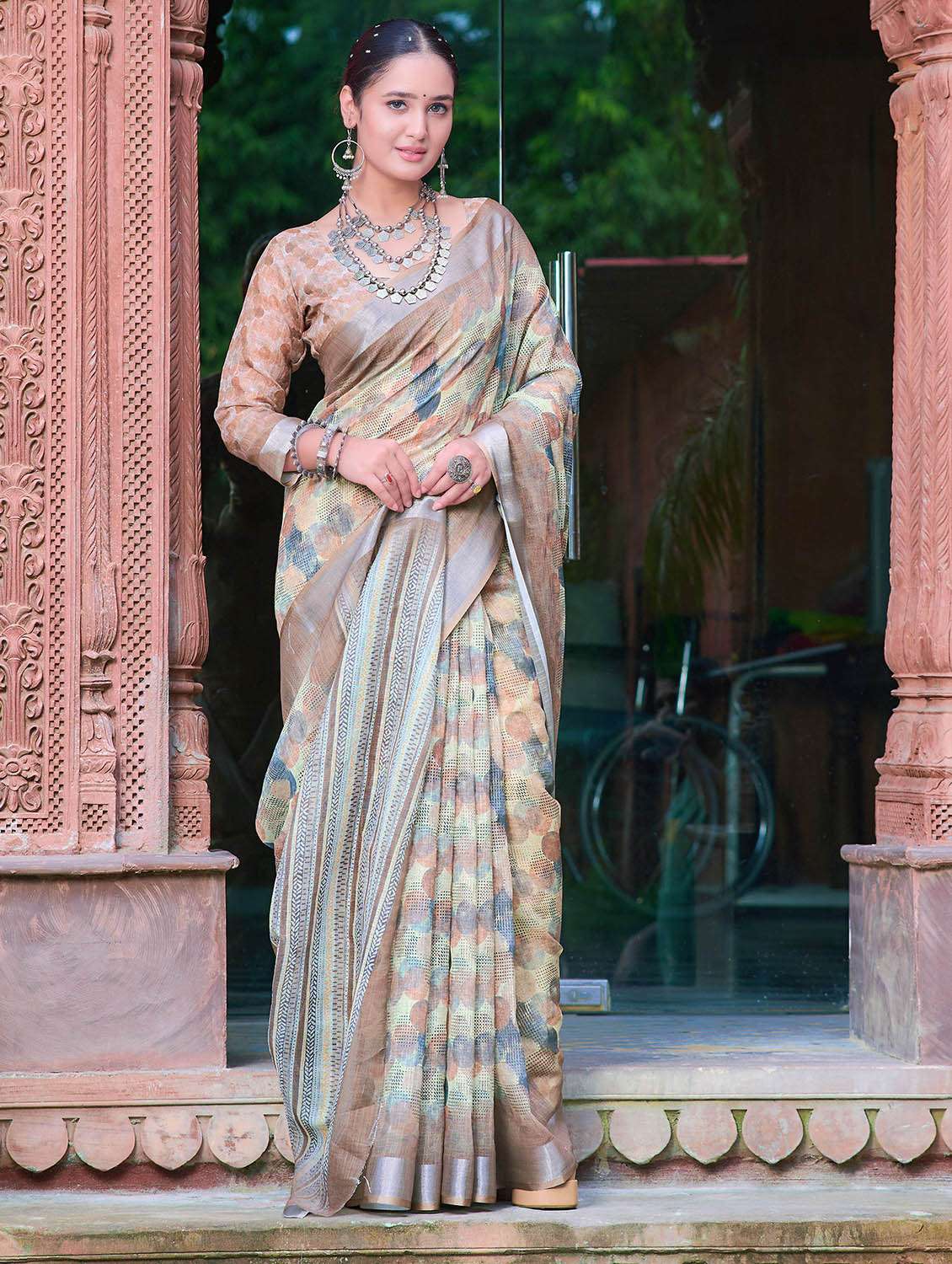women printed casual wear saree with blouse