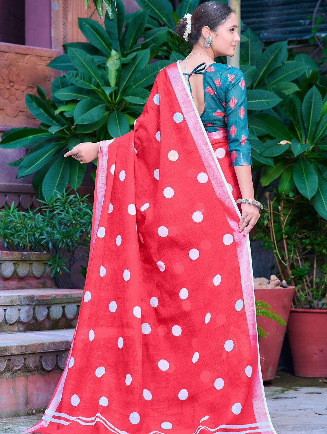 women printed casual wear saree with blouse - 22686794 -  Standard Image - 3