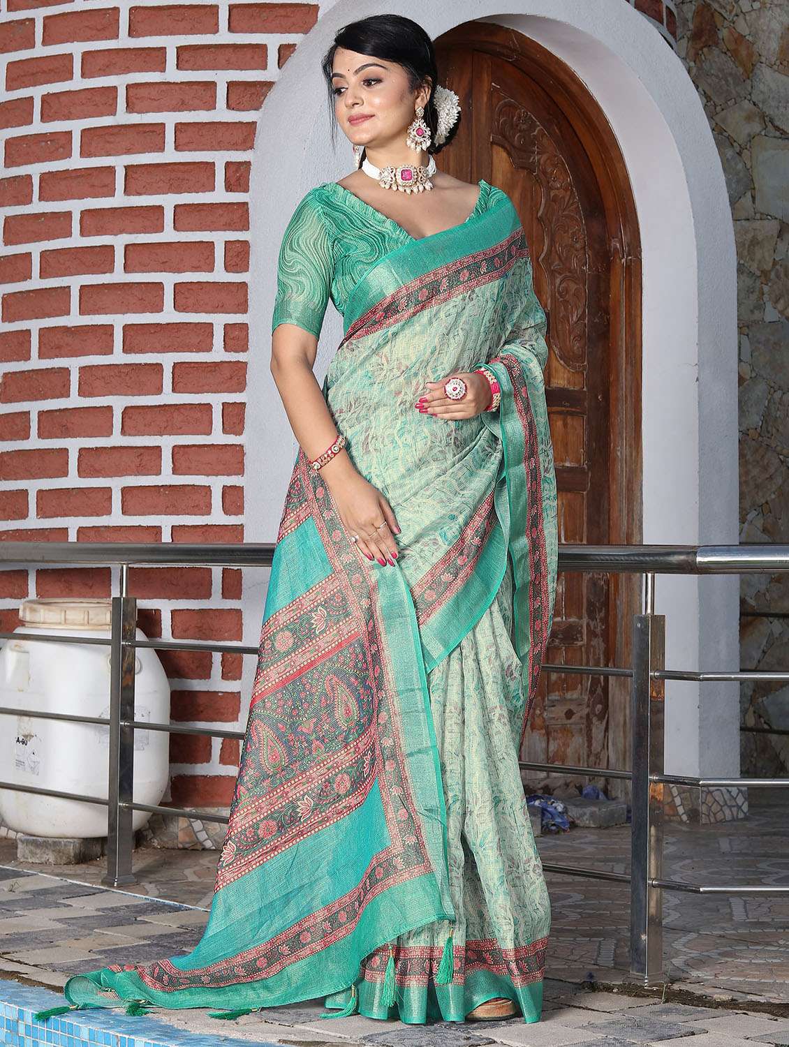 women printed casual wear saree with blouse