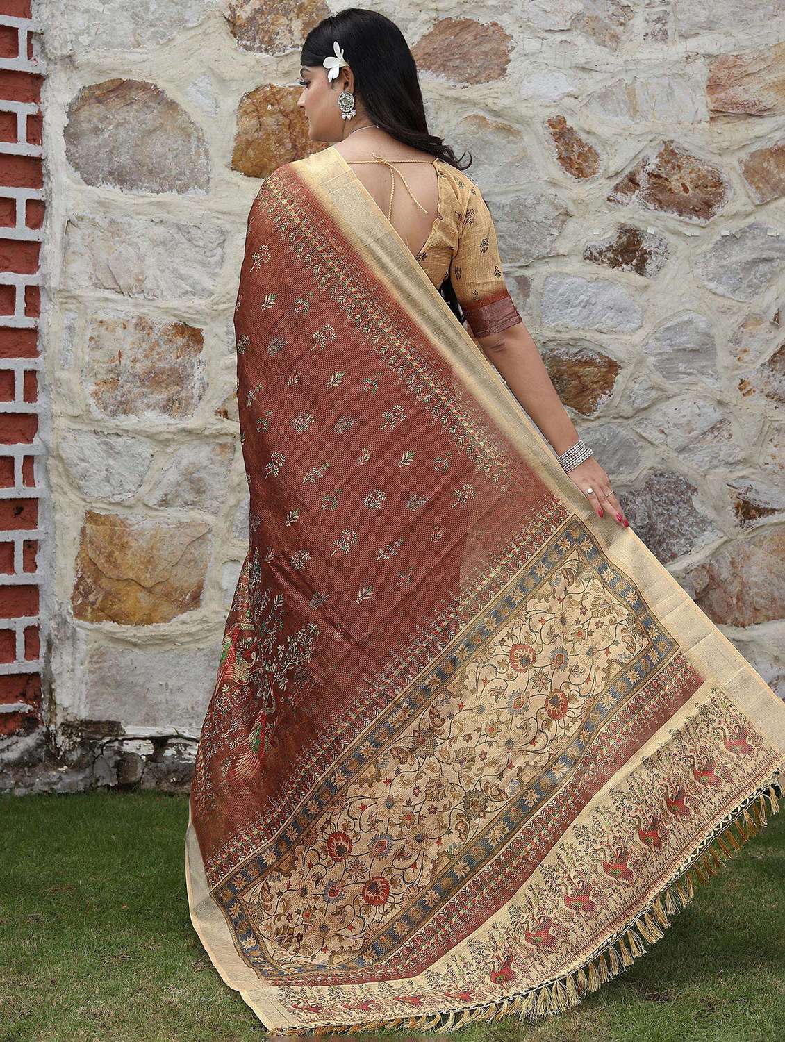Women Printed Casual Wear Saree With Blouse - 22686849 -  Standard Image - 3