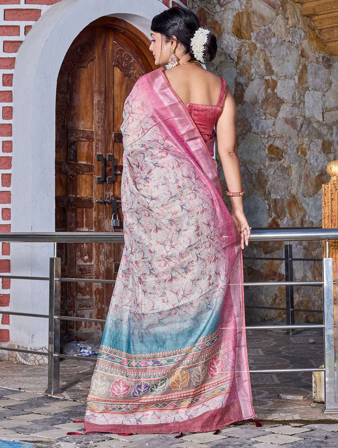 women printed casual wear saree with blouse - 22686851 -  Standard Image - 3