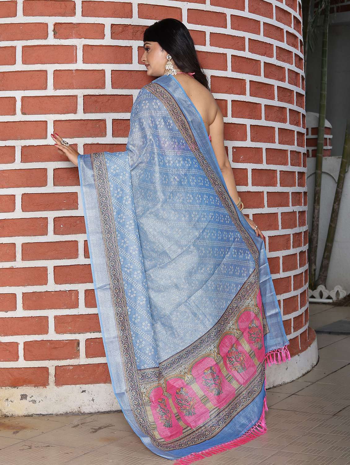 women printed casual wear saree with blouse - 22686853 -  Standard Image - 3