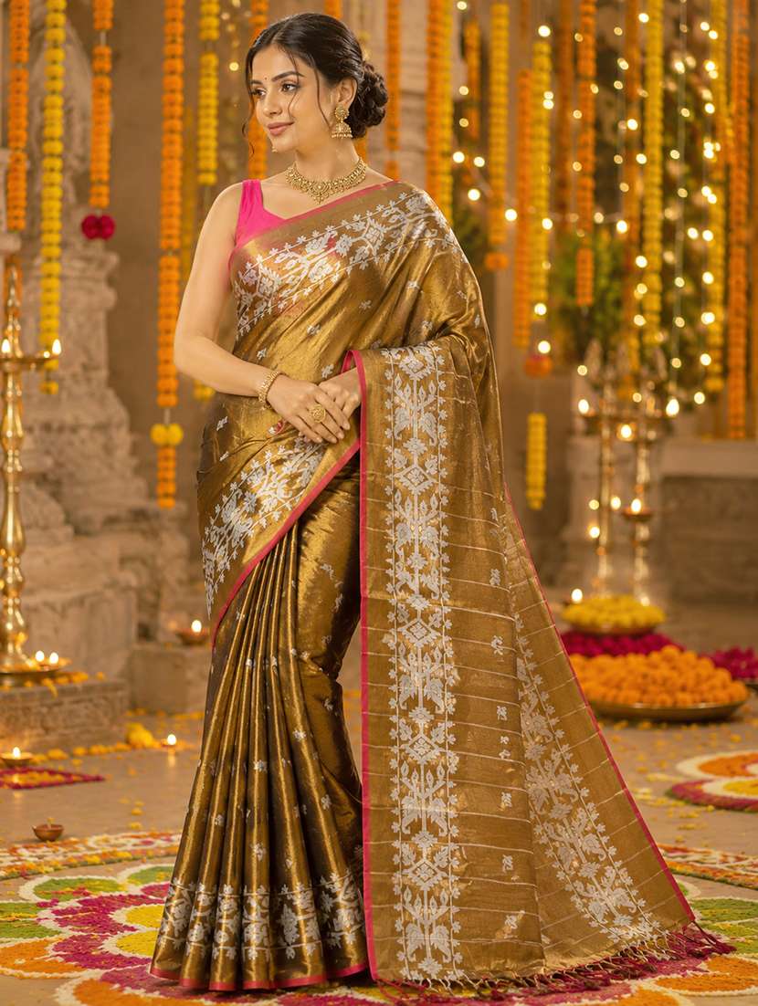 women self design handloom saree with blouse