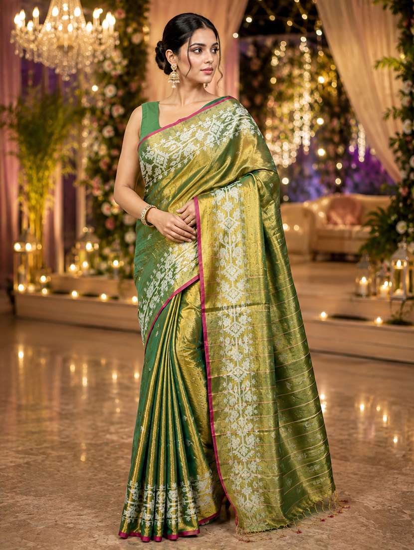 women self design handloom saree with blouse
