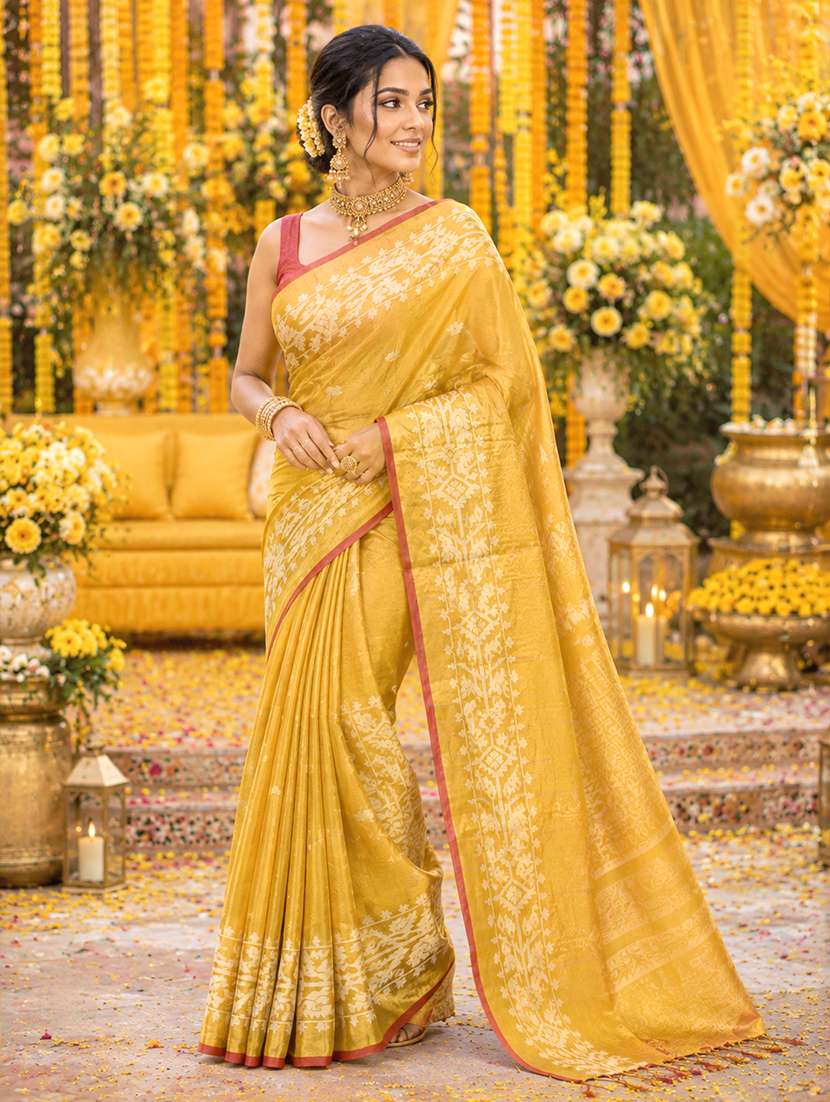 women self design handloom saree with blouse