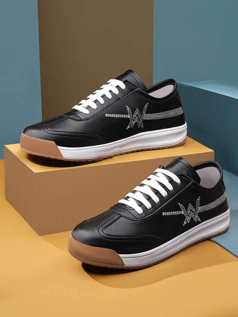 men black lace up sneaker