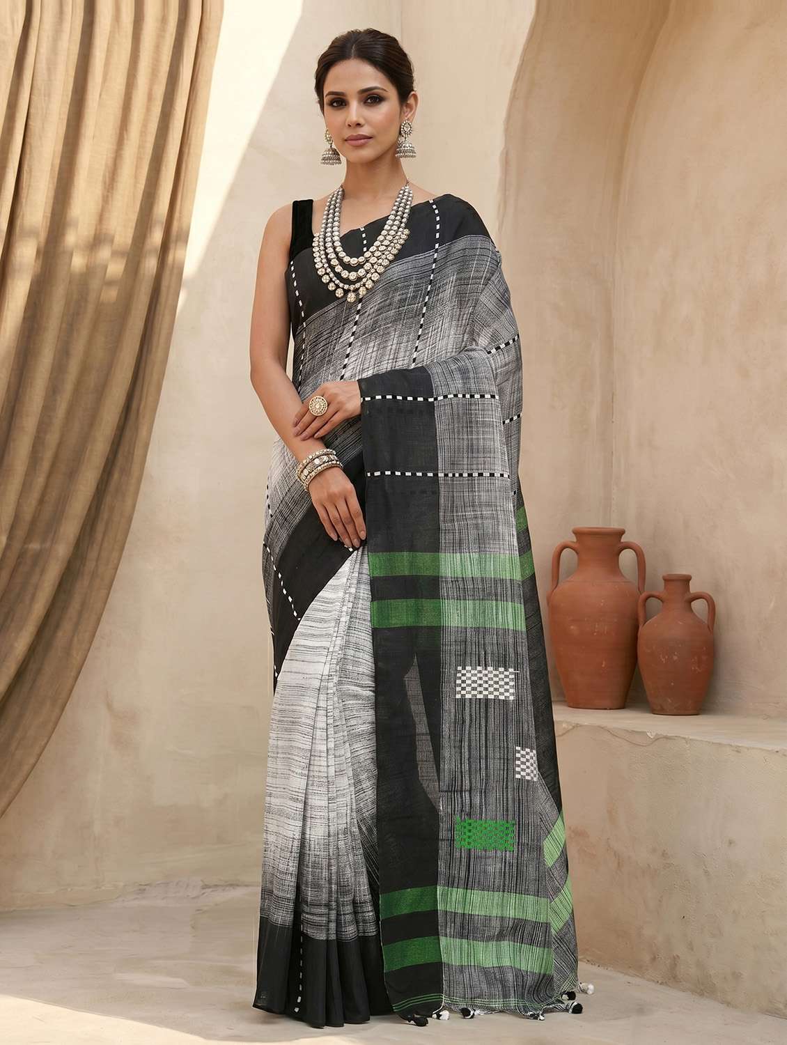 women self design handloom saree with blouse