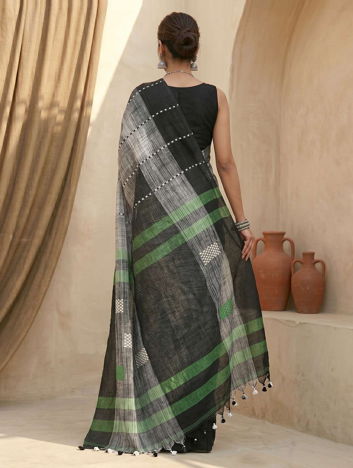 Women Self Design Handloom Saree With Blouse - 22688040 -  Standard Image - 3