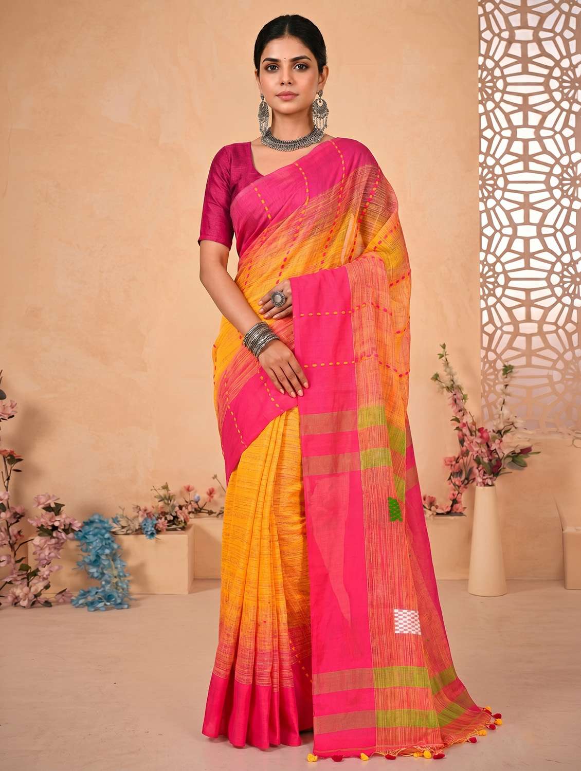 women self design handloom saree with blouse