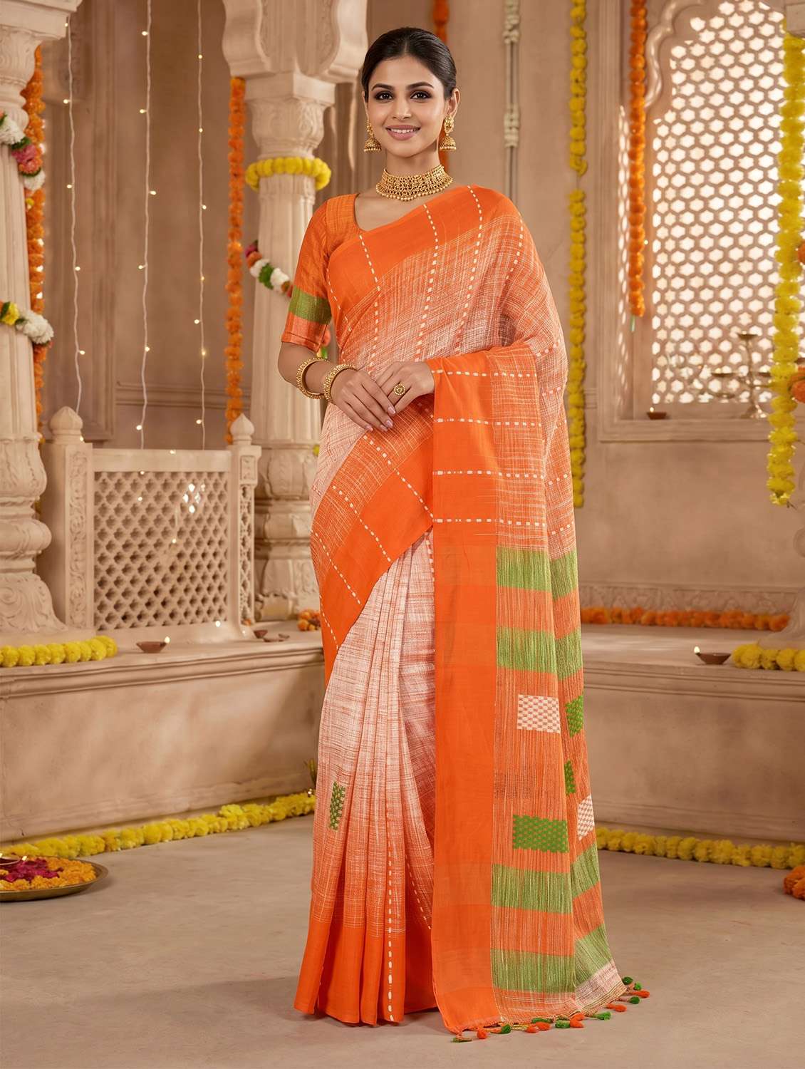 women self design handloom saree with blouse