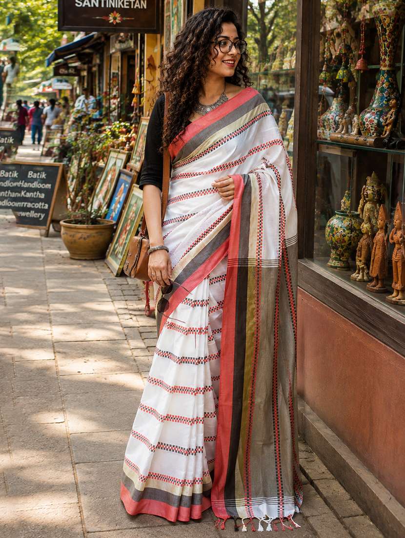 women self design handloom saree with blouse