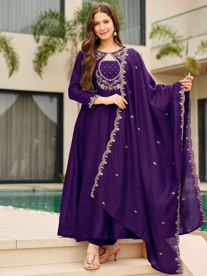 women embroidered long sleeves kurta pant set with dupatta