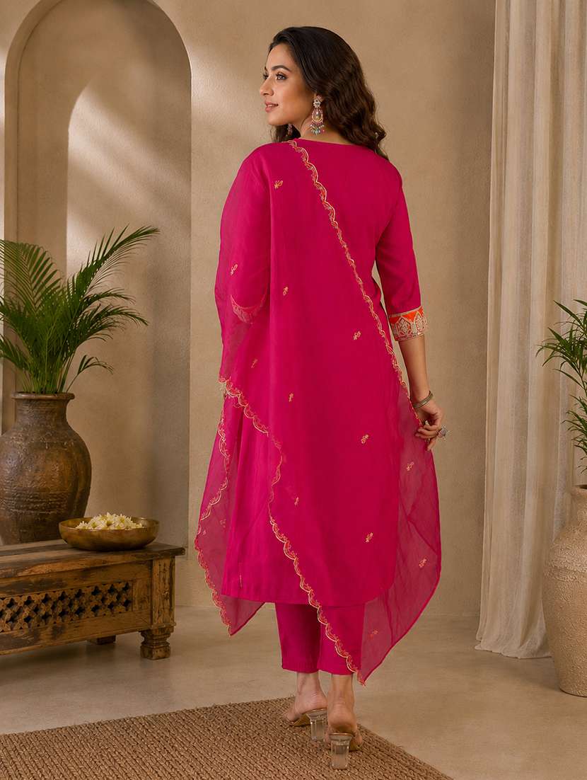 Women Embroidered Three Quarter Sleeves Kurta Pant Set With Dupatta - 22692396 -  Standard Image - 3