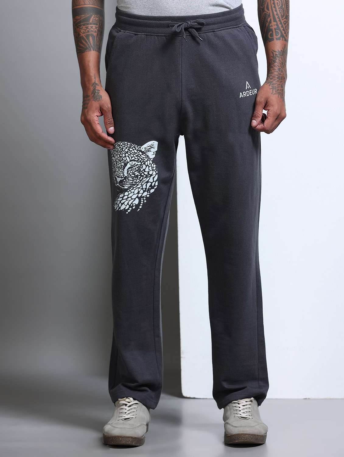 men placement print mid rise full length track pant