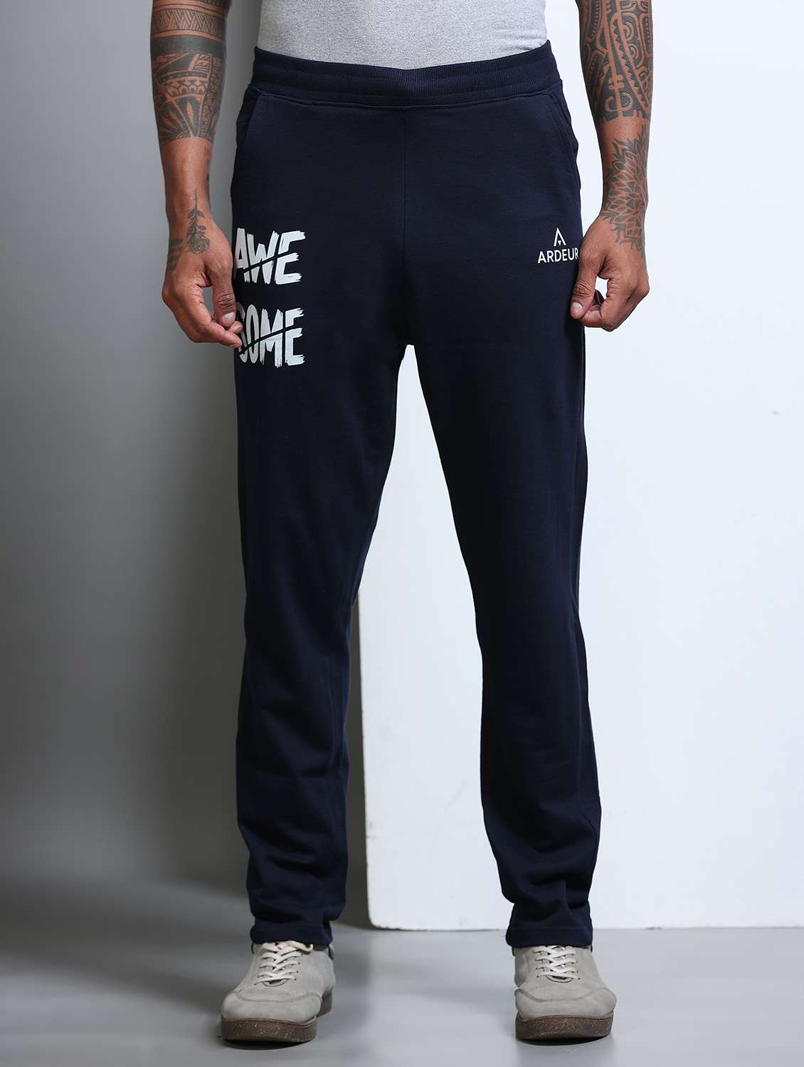 men placement print mid rise full length track pant