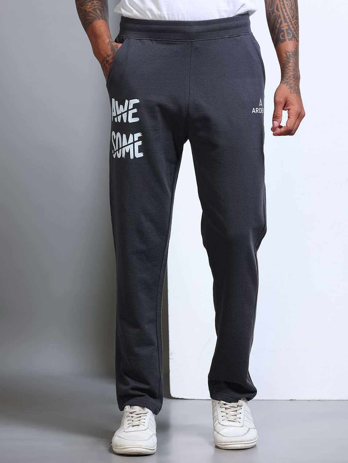 men placement print mid rise full length track pant