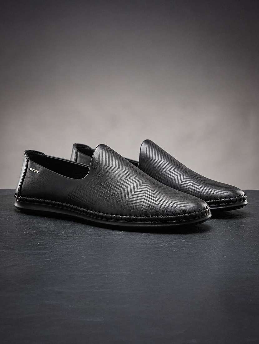men black slip on mojari