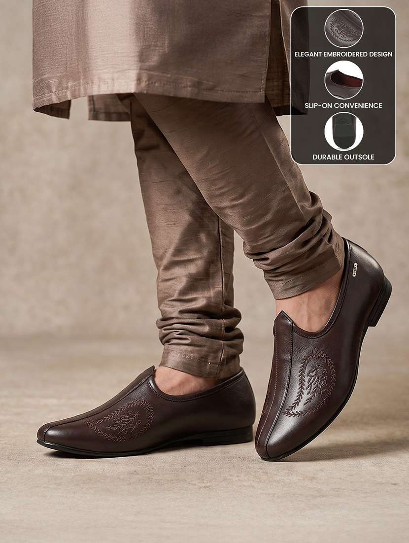 Men Brown Slip On Mojari - 22694849 -  Standard Image - 5