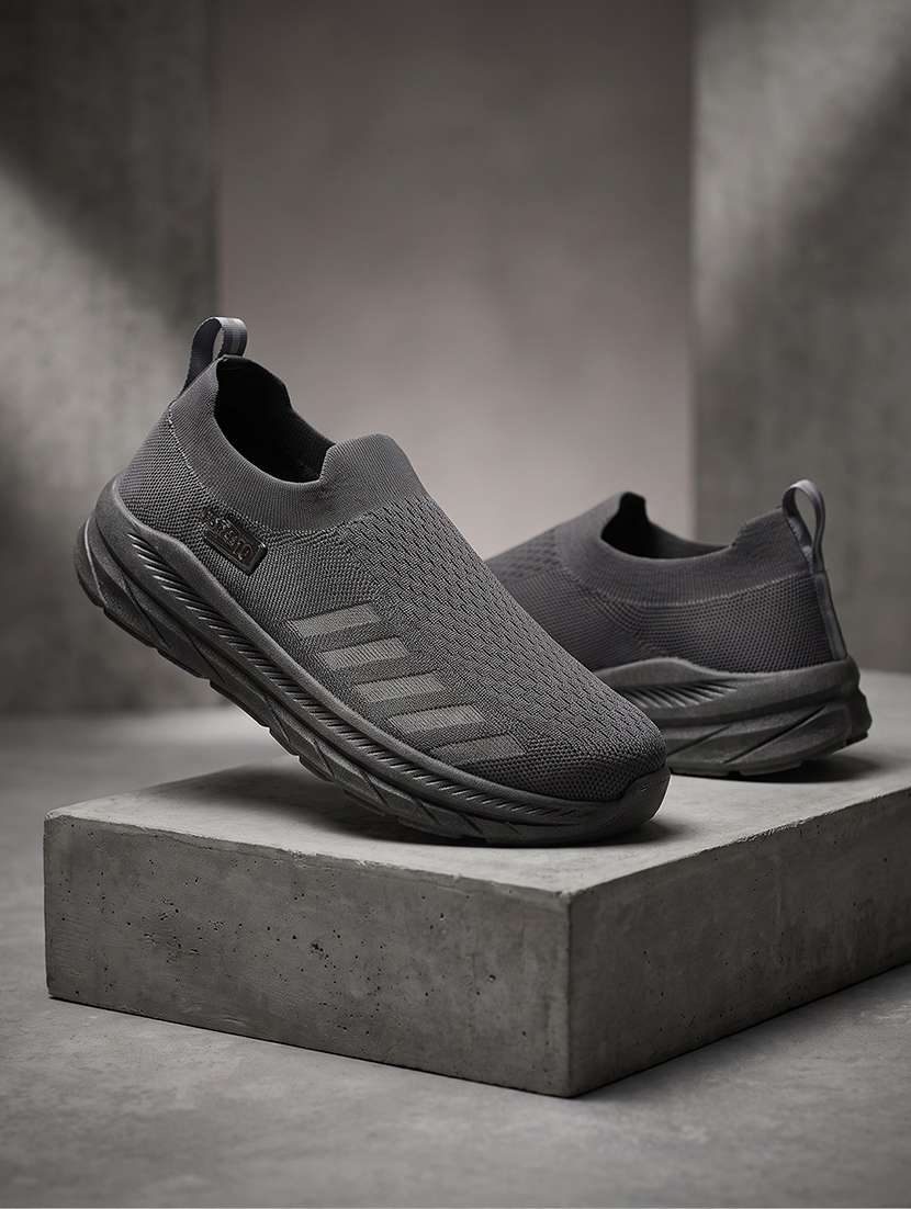 men grey slip on sport shoe