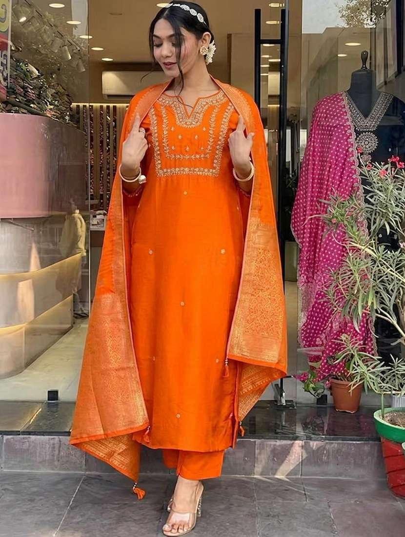 Women Embroidered Three Quarter Sleeves Kurta Pant Set With Dupatta - 22695198 -  Standard Image - 3