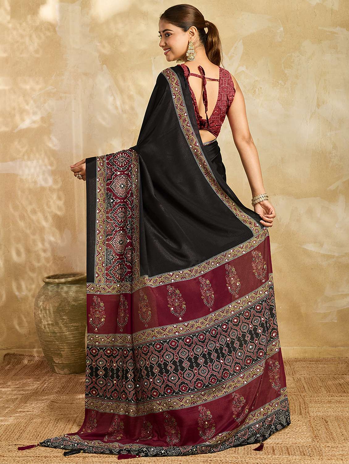 Women Printed Casual Wear Saree With Blouse - 22695358 -  Standard Image - 3