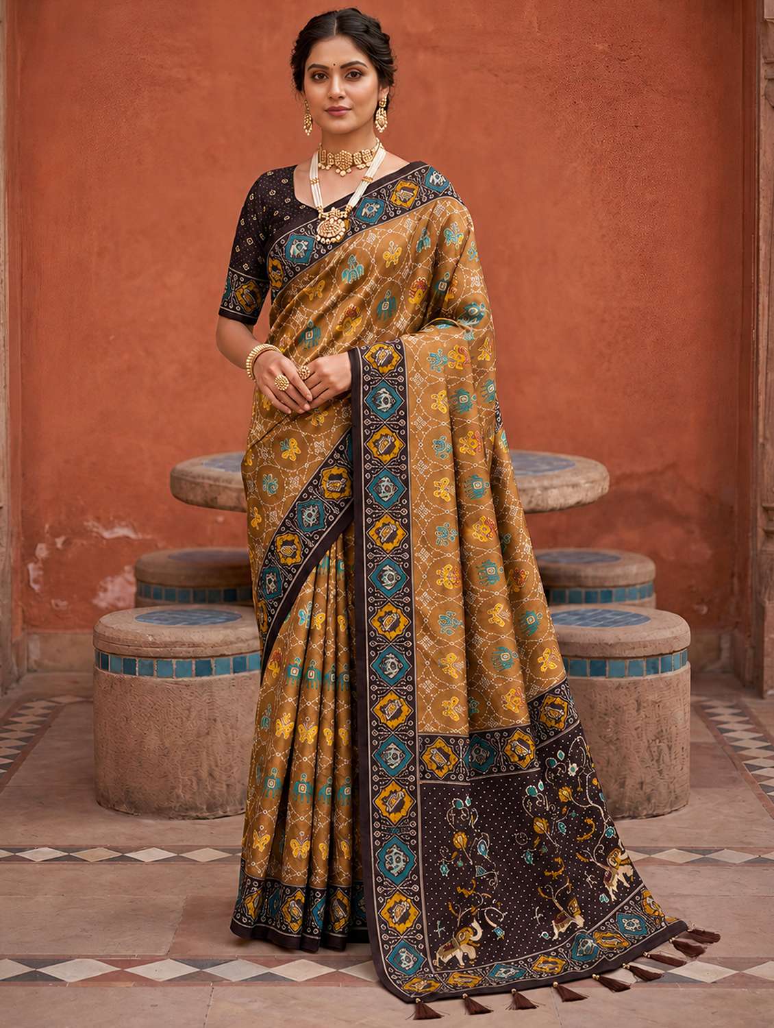 women self design patola saree with blouse