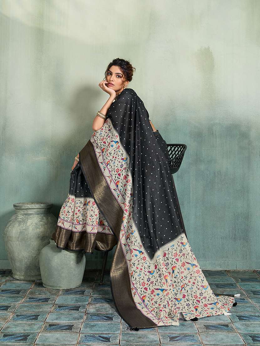 Women Printed Casual Wear Saree With Blouse - 22695404 -  Standard Image - 3