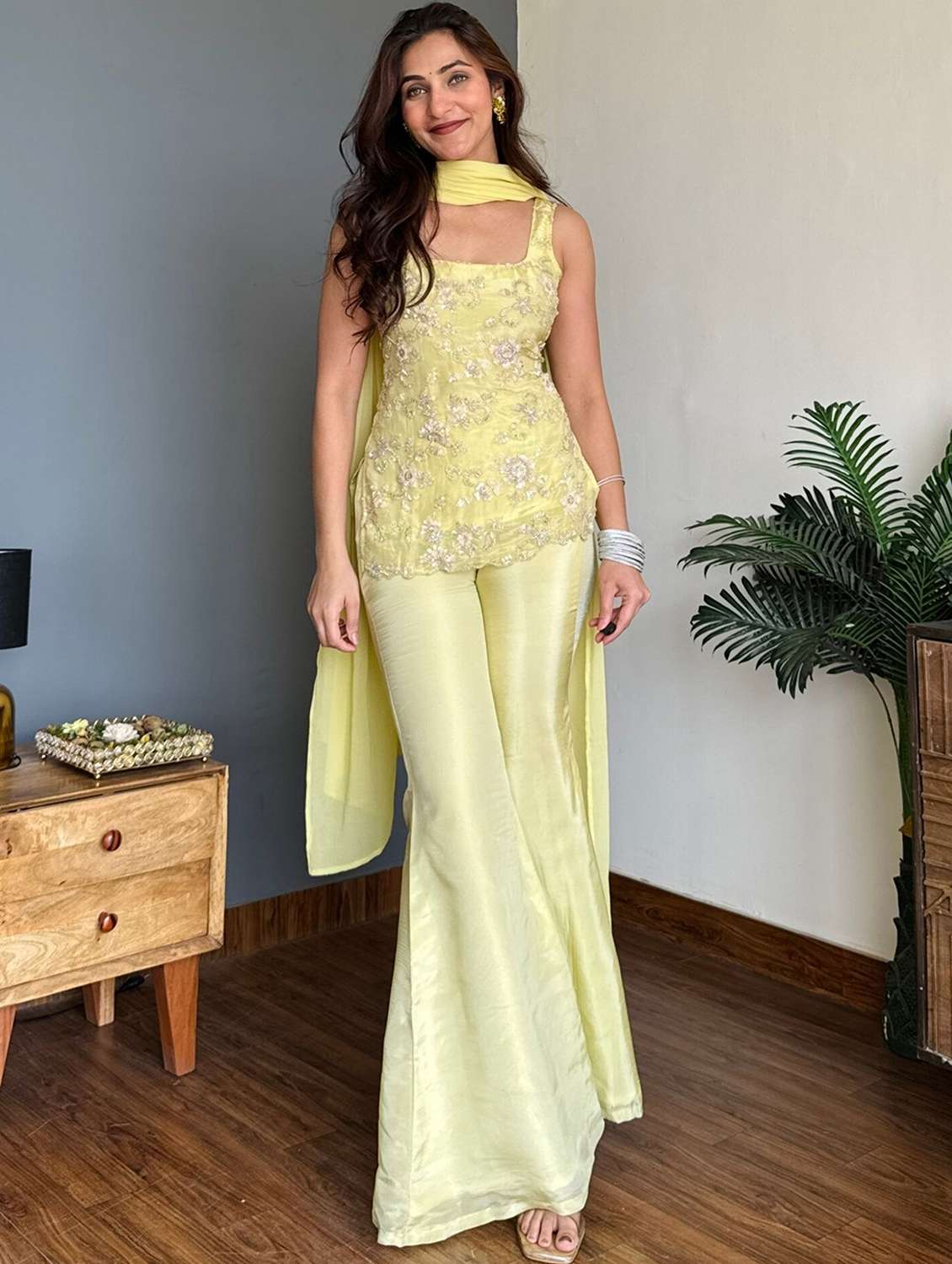 women embroidered sleeveless kurta palazzo set with dupatta