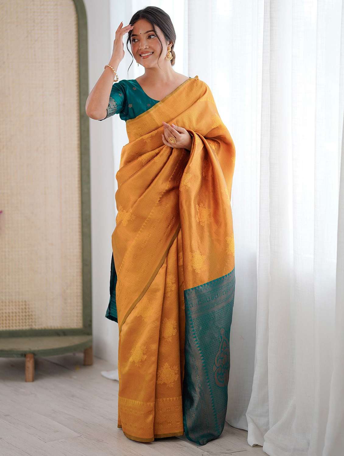 women self design banarasi saree with blouse