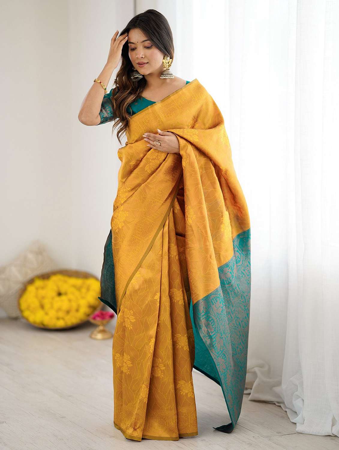 women self design banarasi saree with blouse