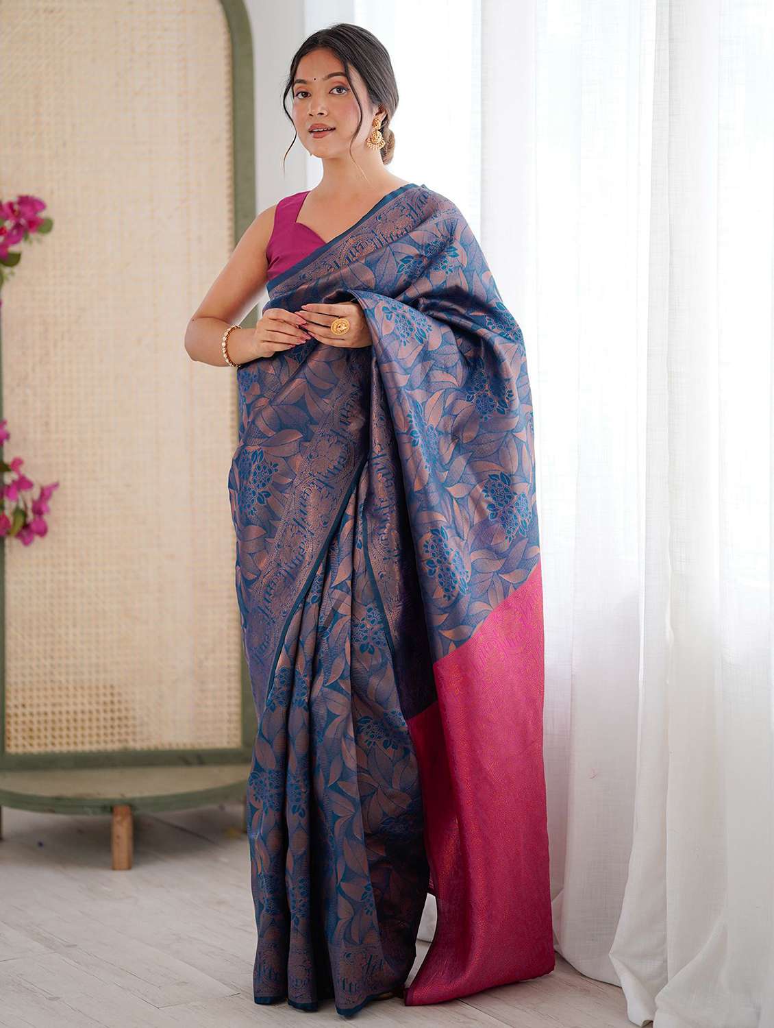 women self design banarasi saree with blouse