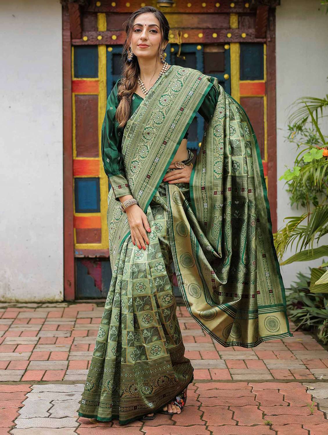 Women Self Design Banarasi Saree With Blouse - 22696876 -  Standard Image - 3