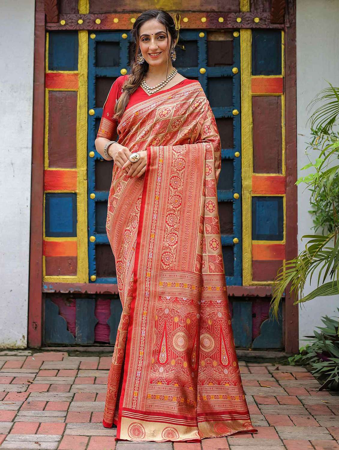 women self design banarasi saree with blouse
