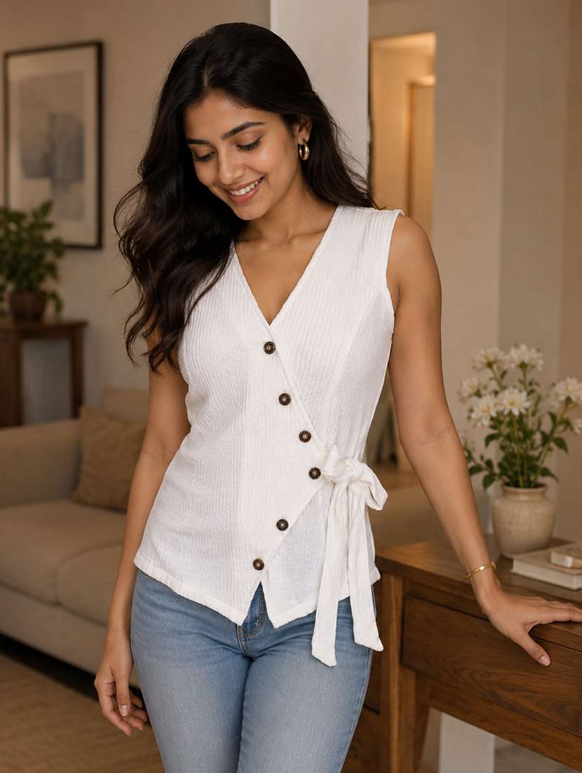 women self design sleevless wrap top