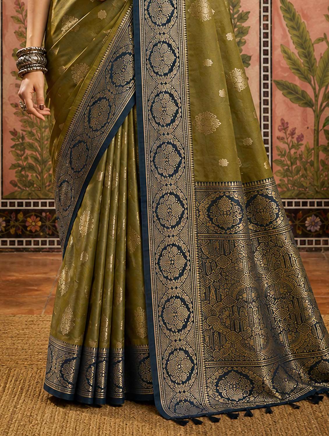 Women Self Design Banarasi Saree With Blouse - 22698829 -  Standard Image - 3