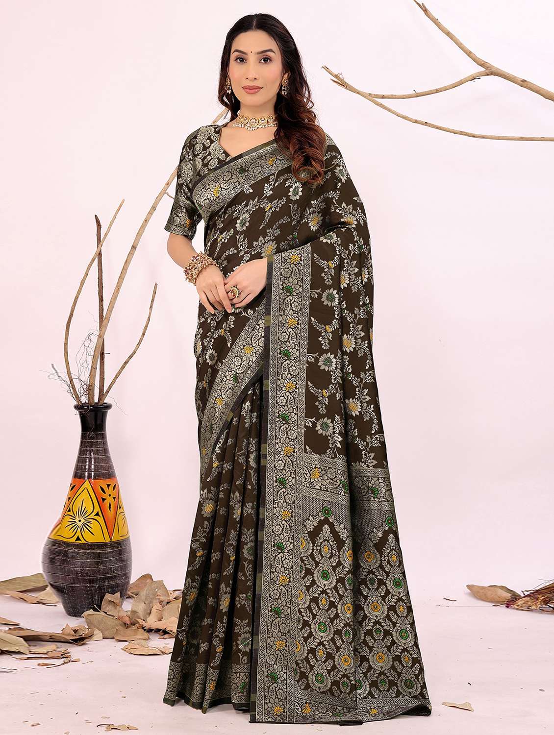 women self design banarasi saree with blouse