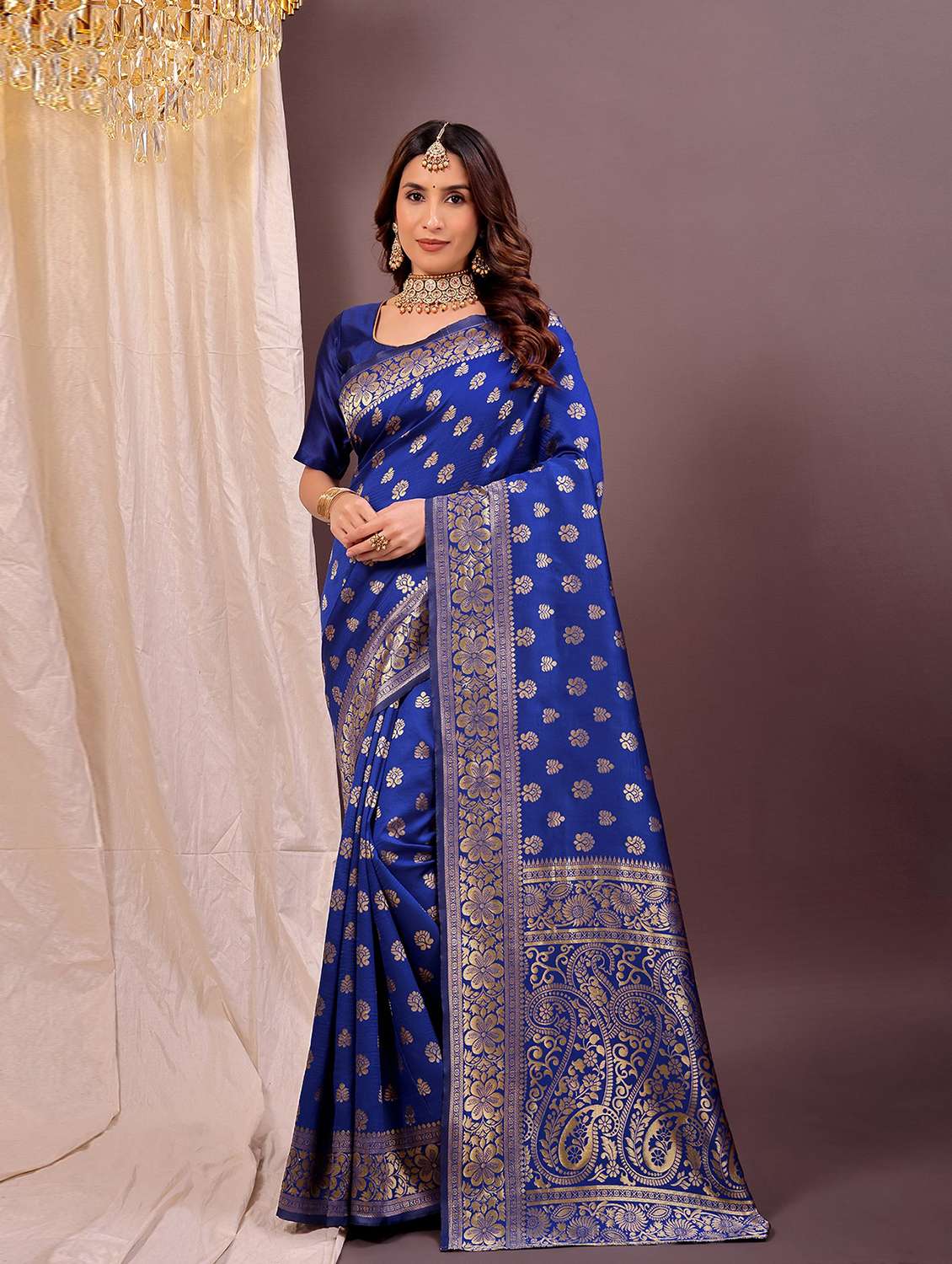 women self design banarasi saree with blouse
