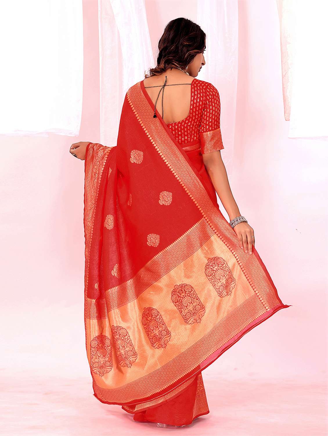 Women Self Design Bordered Saree With Blouse - 22700675 -  Standard Image - 3