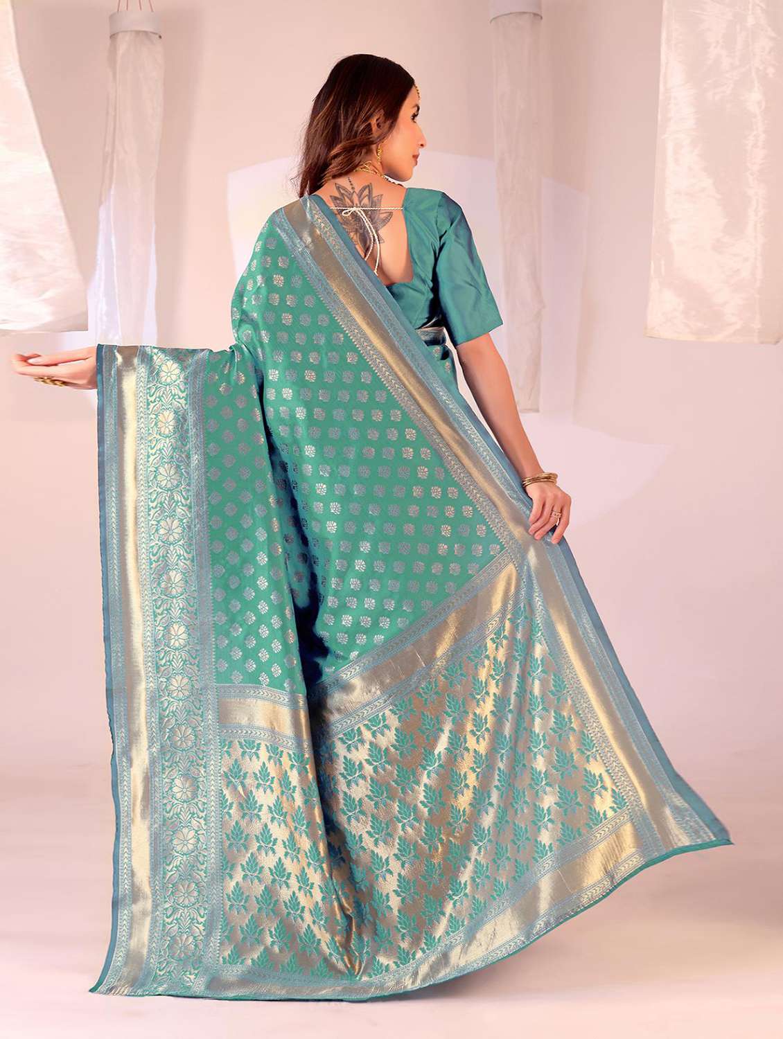 Women Self Design Banarasi Saree With Blouse - 22700726 -  Standard Image - 3