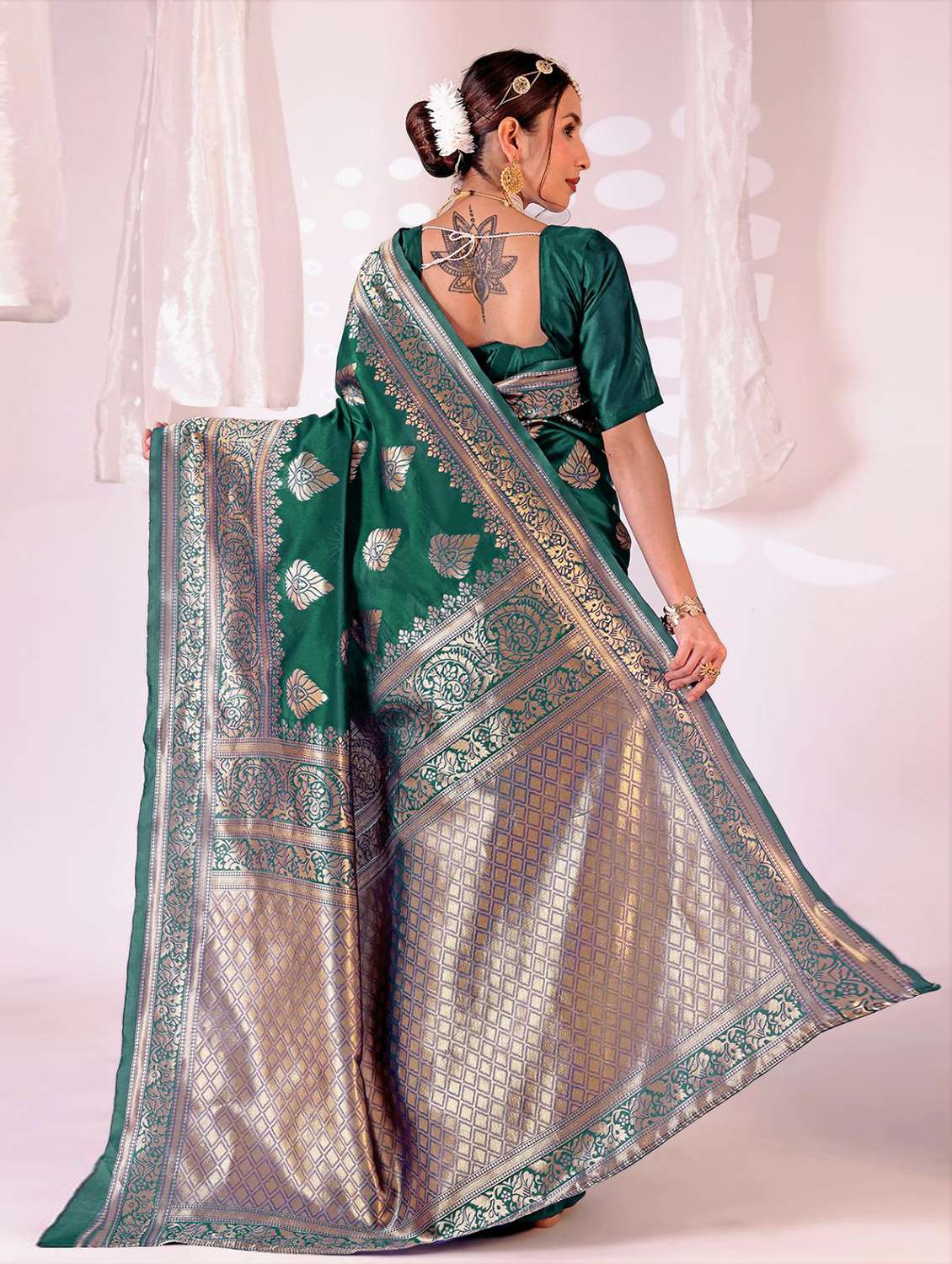 Women Self Design Banarasi Saree With Blouse - 22700750 -  Standard Image - 3