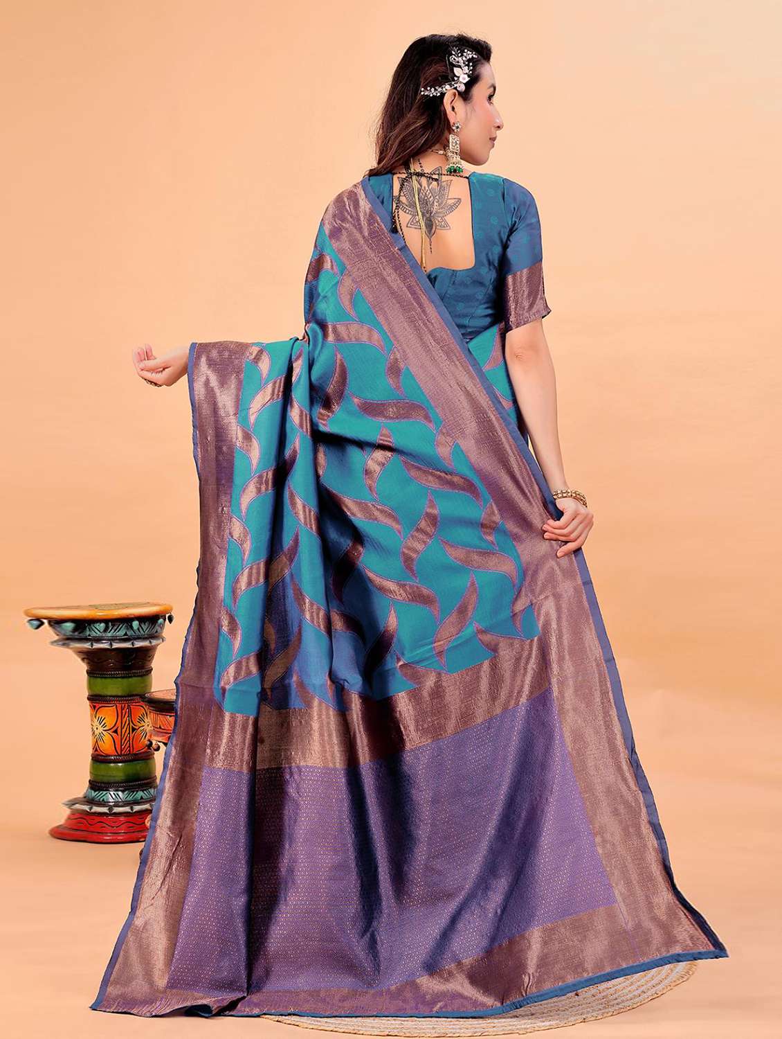 Women Self Design Banarasi Saree With Blouse - 22700764 -  Standard Image - 3