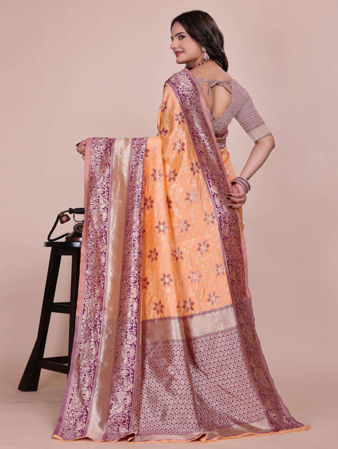 Women Self Design Banarasi Saree With Blouse - 22700774 -  Standard Image - 3