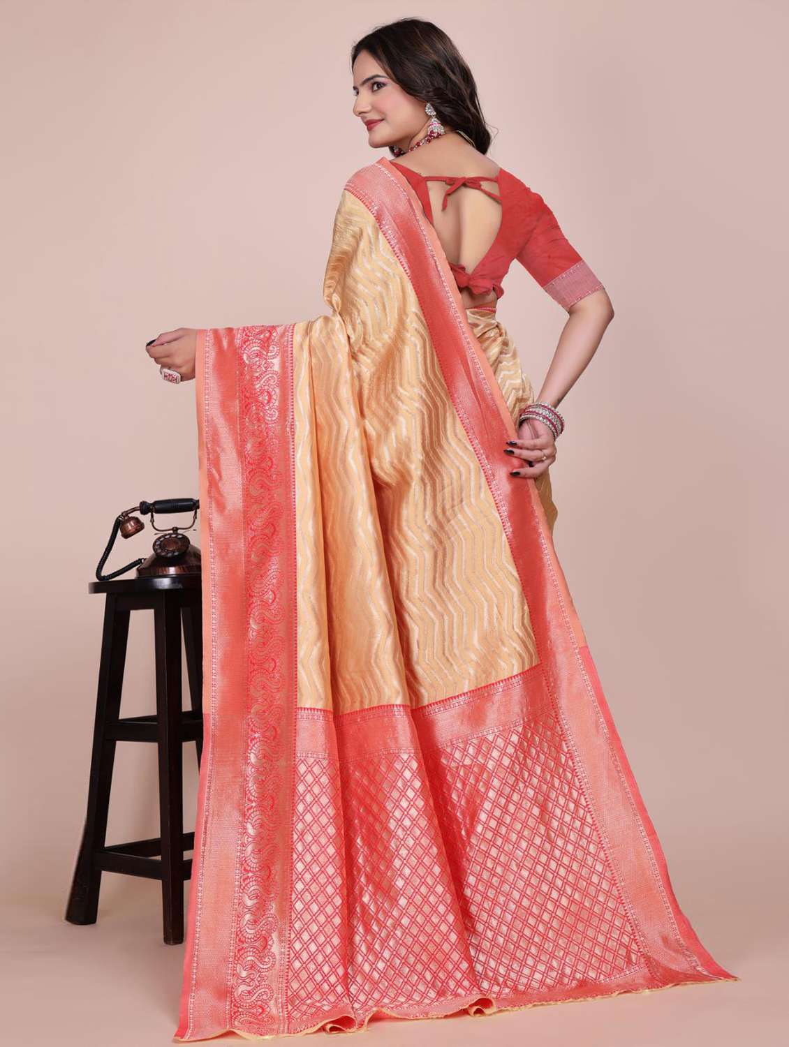 Women Self Design Banarasi Saree With Blouse - 22700775 -  Standard Image - 3