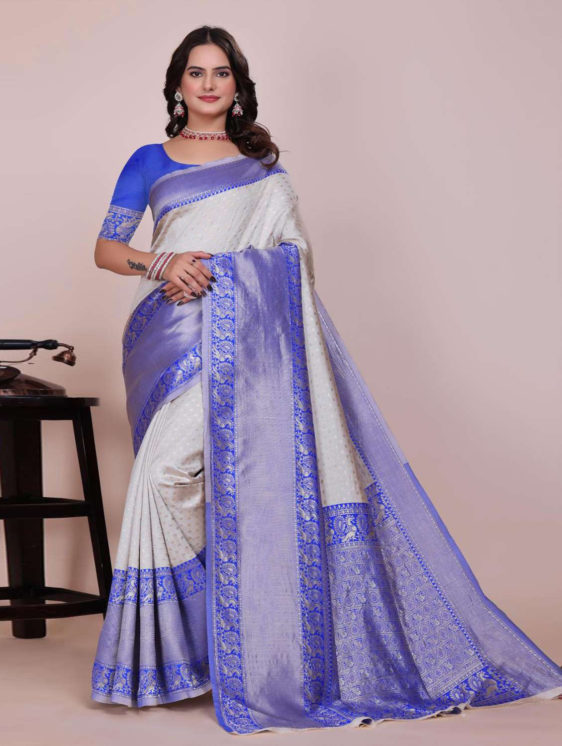 women self design banarasi saree with blouse